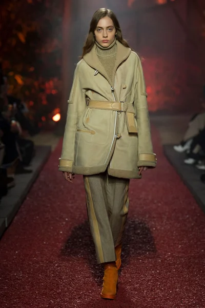 Look 43